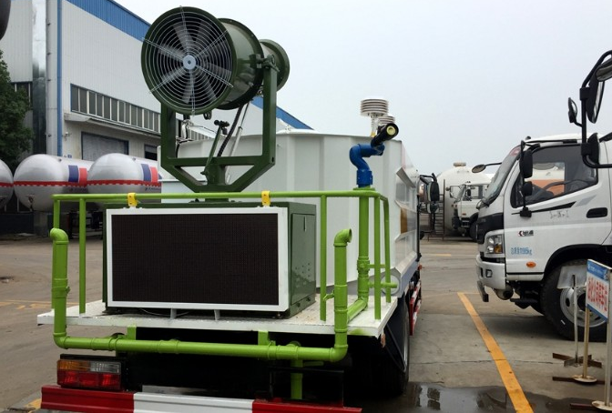 大運(yùn)多功能環(huán)境檢測(cè)抑塵車圖片