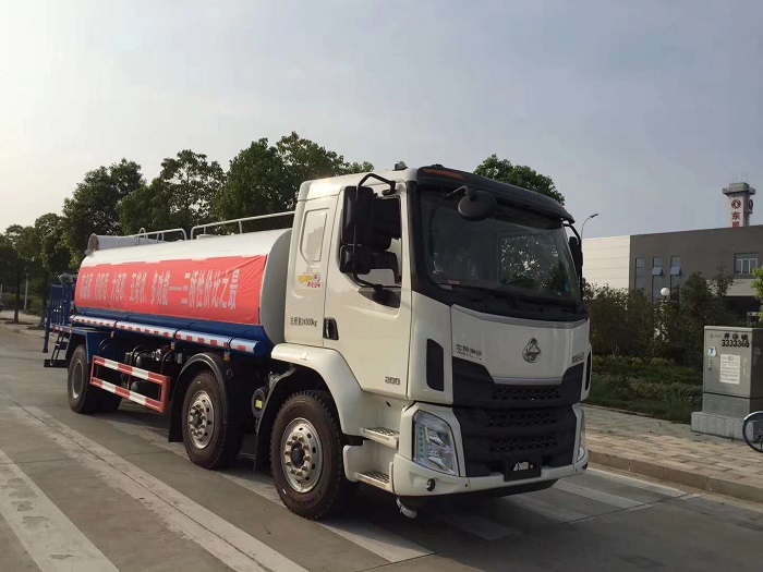 東風(fēng)柳汽乘龍18方灑水抑塵綠化噴灑車 東風(fēng)柳汽乘龍18方灑水抑塵綠化噴灑車圖片