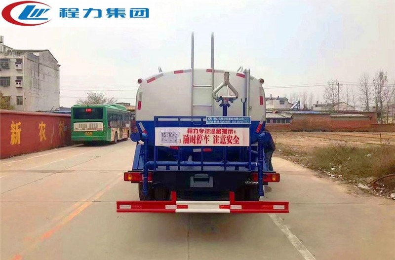 東風(fēng)D912新款8-12方灑水車