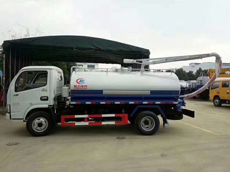 東風(fēng)小多利卡5方吸糞車(chē)