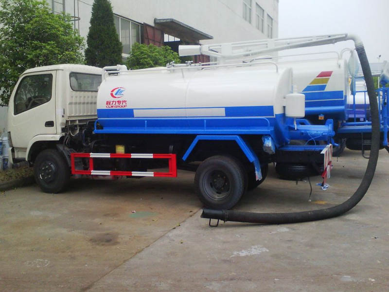 東風(fēng)小多利卡5方吸糞車(chē)