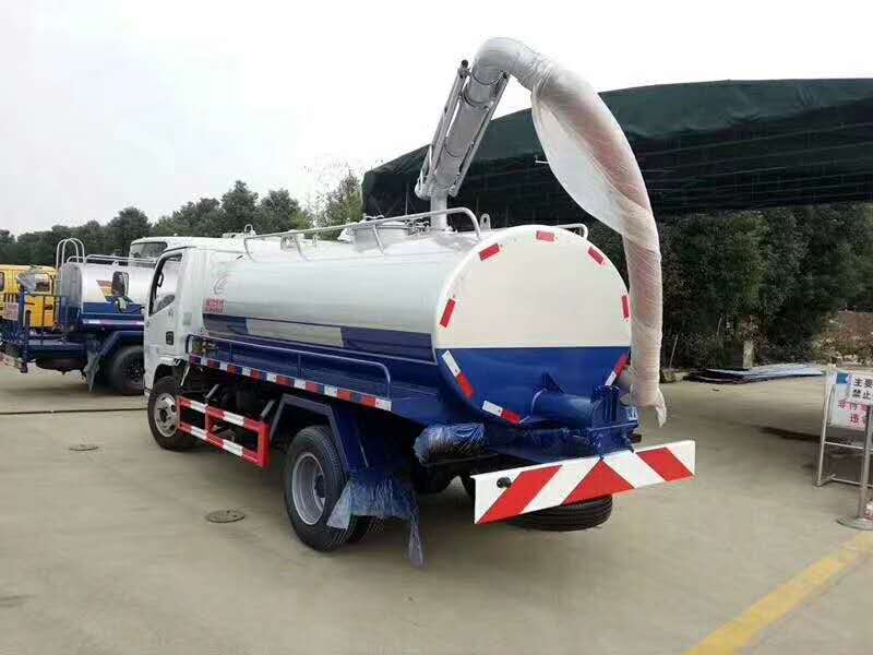 東風(fēng)小多利卡5方吸糞車(chē)