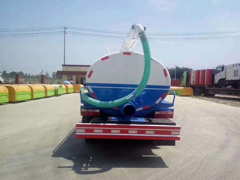 東風(fēng)小多利卡5方吸糞車(chē)