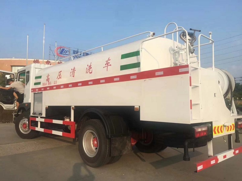 東風(fēng)大多利卡D9高壓清洗車