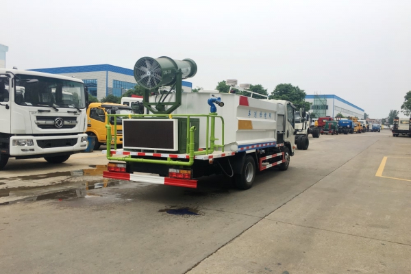 大運(yùn)多功能抑塵車(5噸、30米霧炮機(jī))圖片
