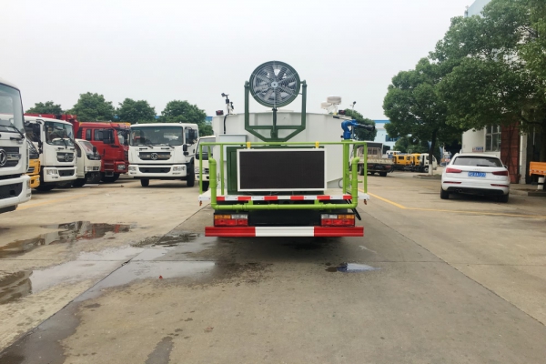 大運(yùn)多功能抑塵車(5噸、30米霧炮機(jī))圖片