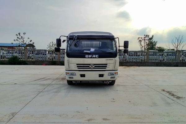 東風(fēng)大多利卡抑塵車(方形6.5噸、30-50米霧炮、單排駕駛室)