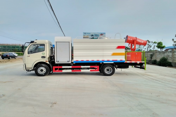 東風(fēng)大多利卡抑塵車(方形6.5噸、30-50米霧炮、單排駕駛室)圖片