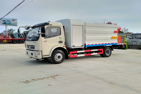 東風(fēng)大多利卡抑塵車(方形6.5噸、30-50米霧炮、單排駕駛室)圖片