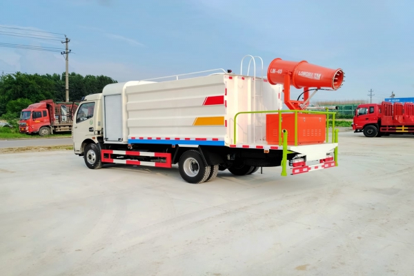 東風(fēng)大多利卡抑塵車(方形6.5噸、30-50米霧炮、單排駕駛室)圖片