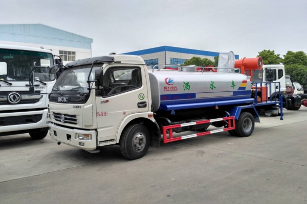 東風大多利卡霧炮車(8噸、30-40米噴霧機)圖片