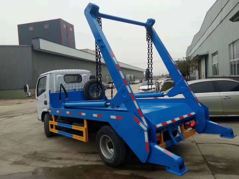 東風(fēng)小多利卡5-6方擺臂垃圾車