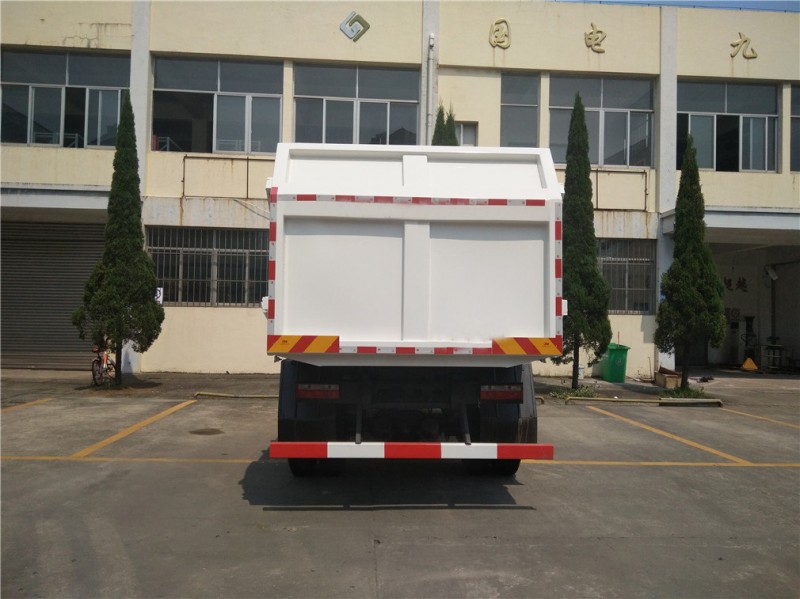 東風(fēng)專底12方對(duì)接垃圾車