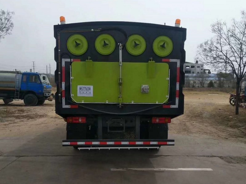 東風(fēng)天錦12方吸塵車