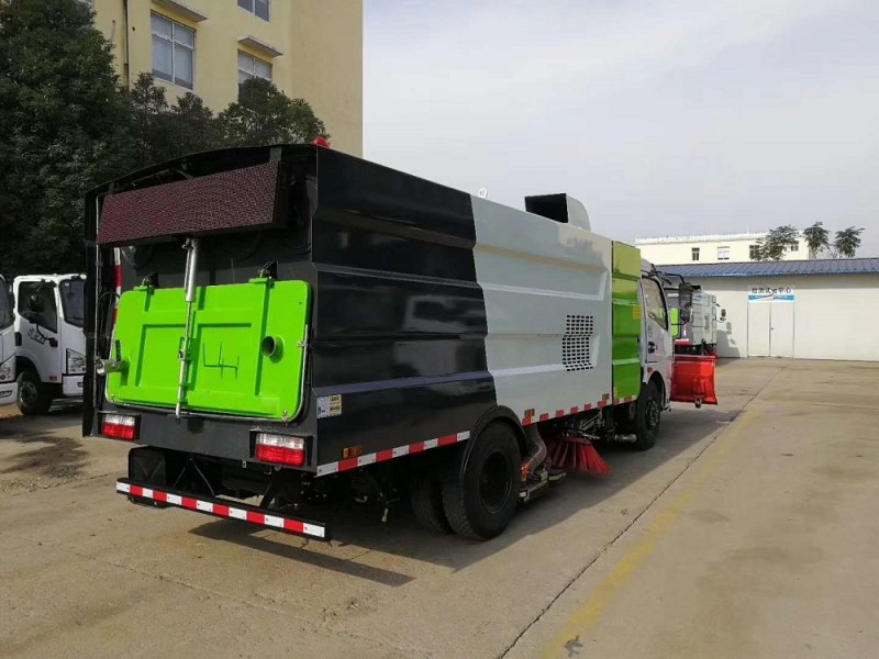 東風(fēng)大多利卡8方吸塵車