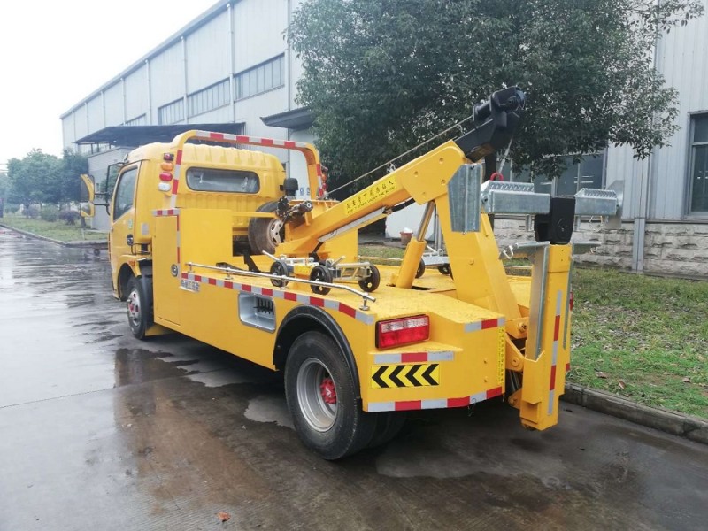 東風(fēng)大多利卡一拖一清障車(chē)