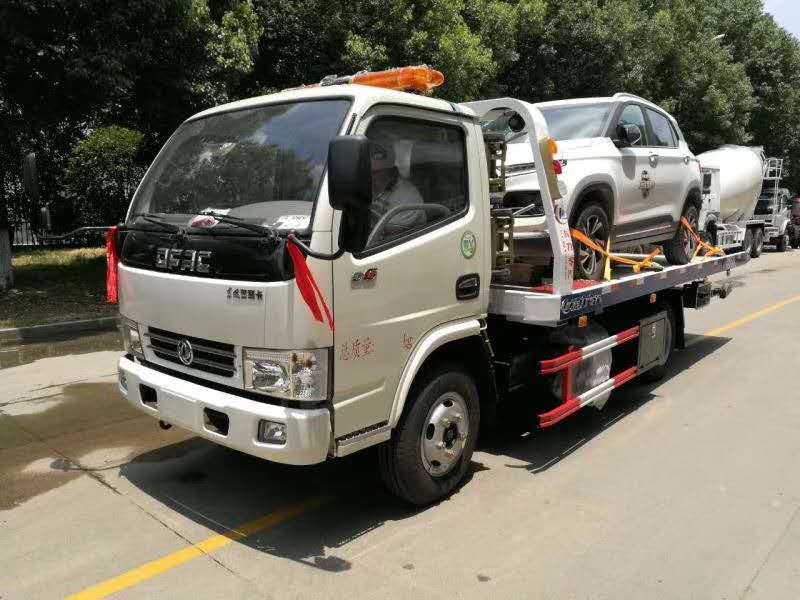 東風(fēng)多利卡藍(lán)牌一拖二清障車