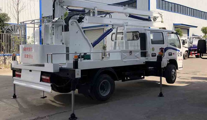 東風(fēng)多利卡雙排12米藍(lán)牌高空作業(yè)車圖片