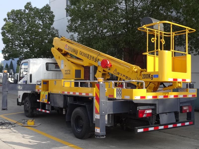 江鈴凱銳20米伸縮臂高空作業(yè)車圖片