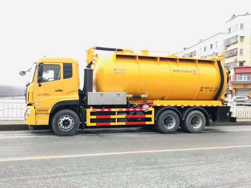 東風(fēng)天龍清洗吸污車圖片