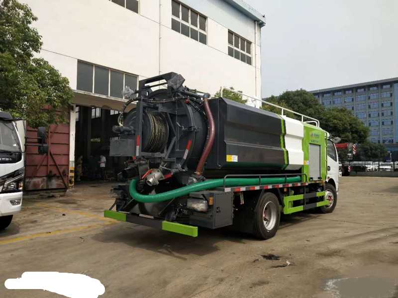 東風(fēng)多利卡清洗吸污車（10方）圖片