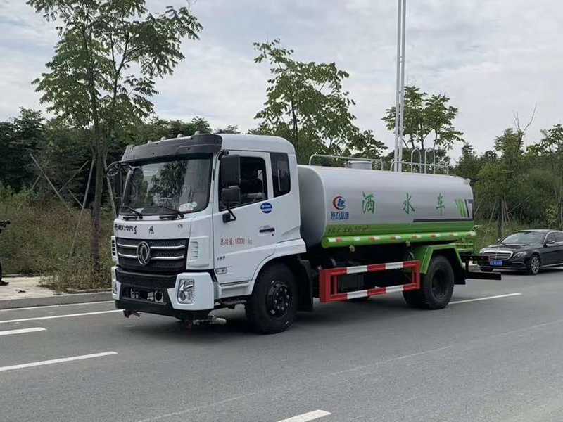 東風(fēng)D17灑水車(12噸) 東風(fēng)D17灑水車(12噸)圖片