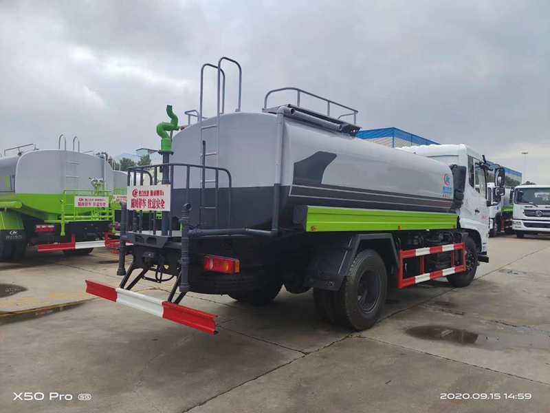 東風(fēng)D17灑水車(12噸) 東風(fēng)D17灑水車(12噸)圖片