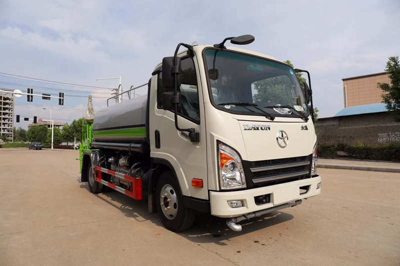 成都大運(yùn)5噸灑水車(chē)