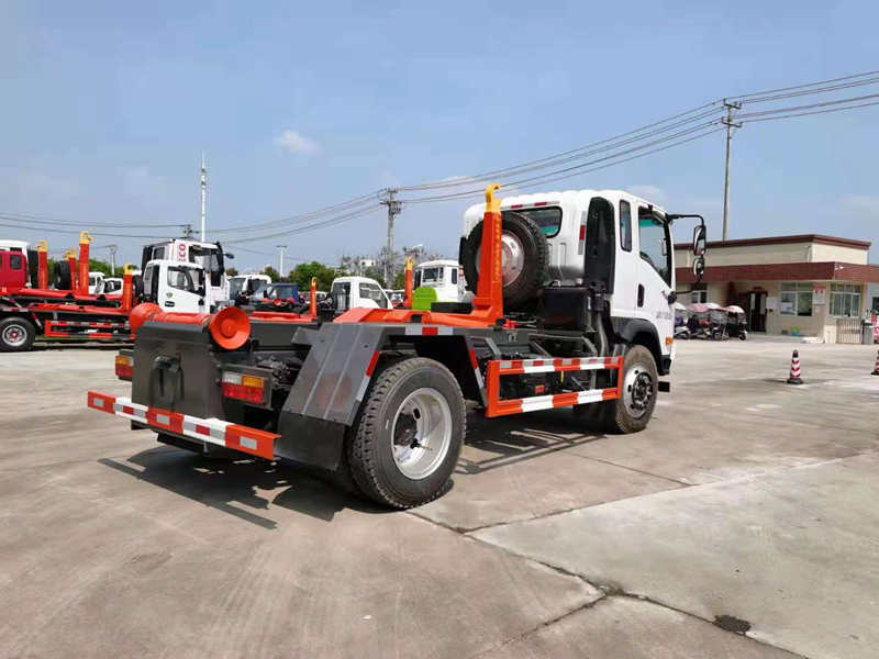 大運(yùn)勾臂式垃圾車(黃牌) 大運(yùn)勾臂式垃圾車(黃牌)圖片